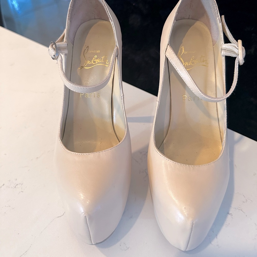 Christian Louboutin Lady Daffodil Mary Jane’s Size 37 Nude